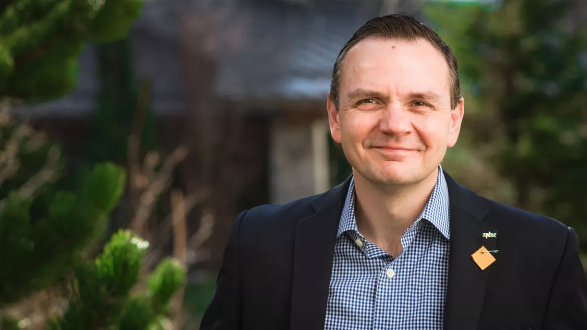 Dr. Geoff Payne