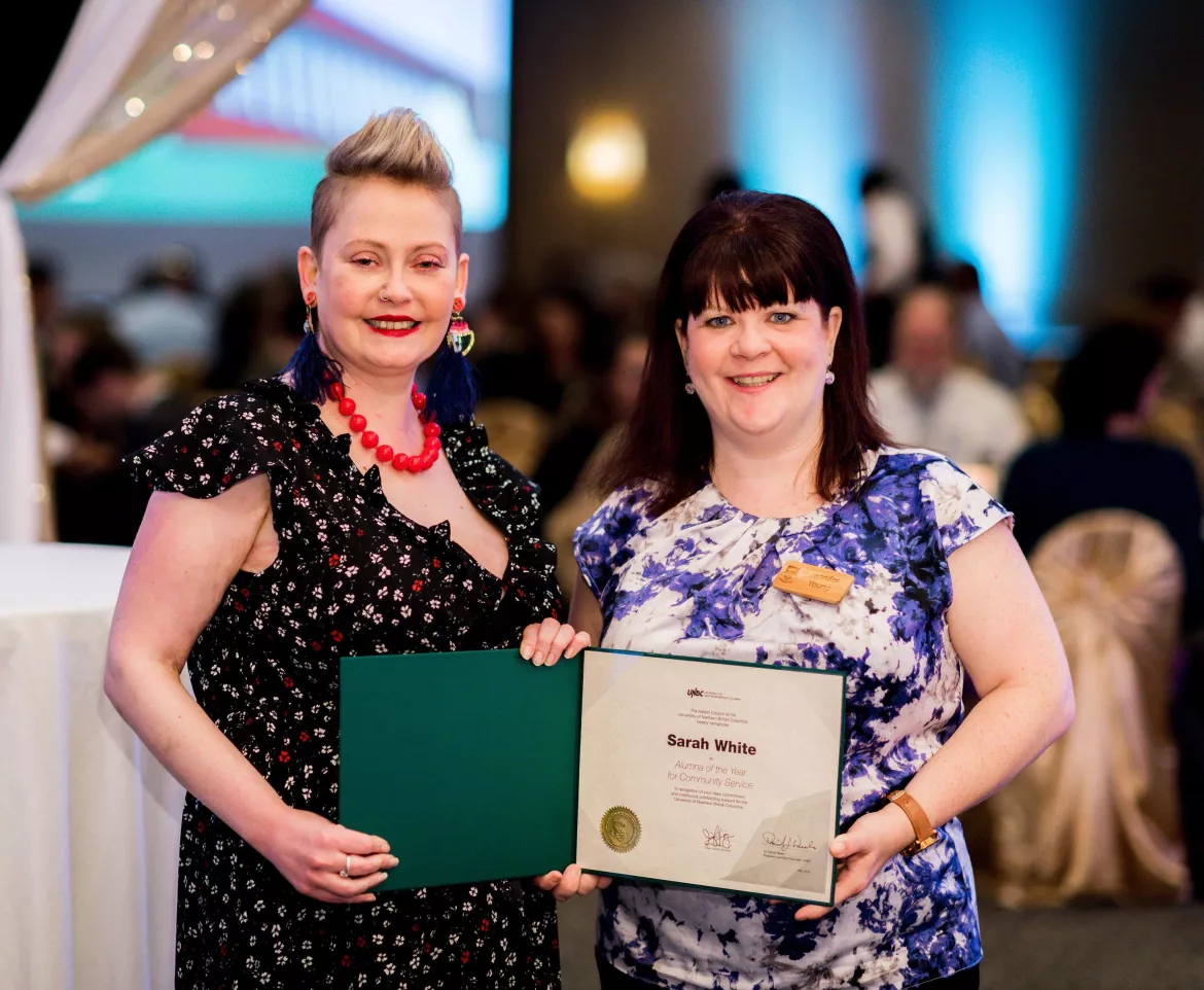 Distinguished Alumni Award winner Sarah White received the Community Service award from Jennifer Young, the UNBC Alumni Council President. Distinguished Alumni Award winner Sarah White received the Community Service award from Jennifer Young, the UNBC Alumni Council President.