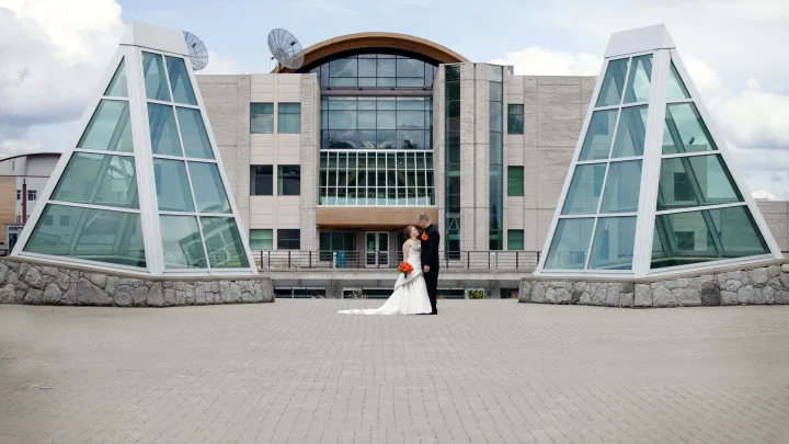 A newlywed couple in the UNBC Courtyard